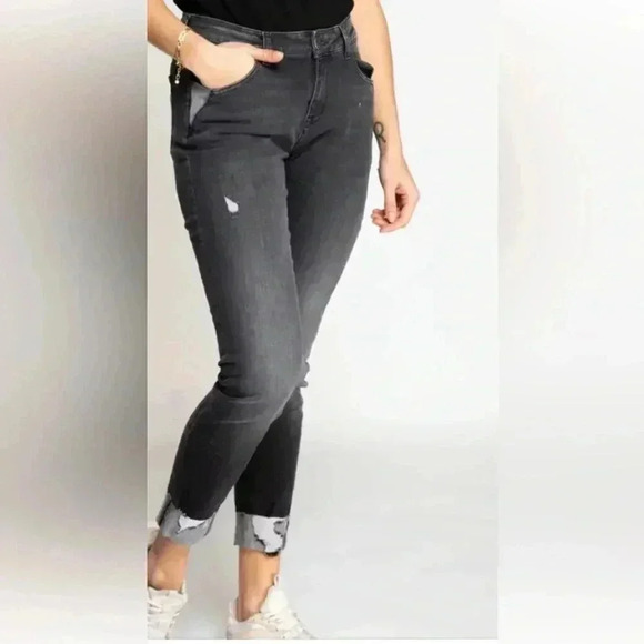 Original Zhrill Jeans Mid Rise denim cropped bottom comfortable & stylish. - Picture 1 of 15